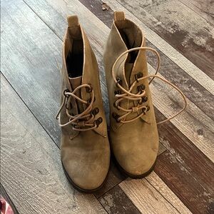 Restricted Women's Lace-Up Tan Boots